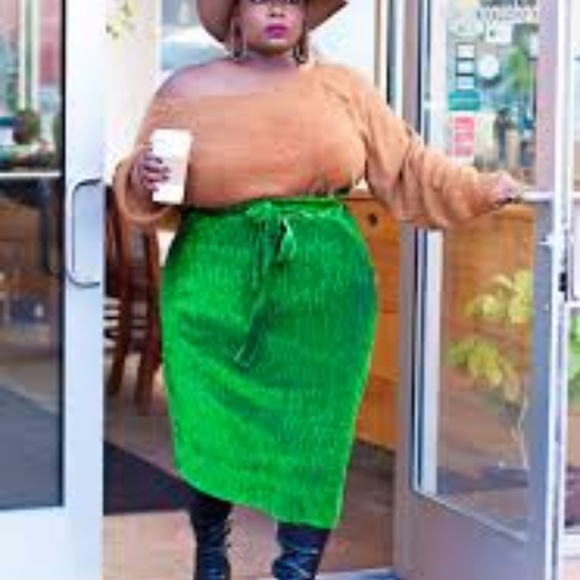 PREMME metallic green skirt! - Picture 3 of 8